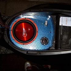 Scooterstereo runner anlæg