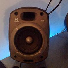 Computeranlæg logitech z680