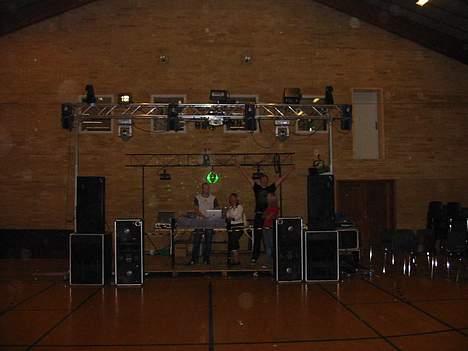 Diskoteksanlæg NeedForMusic - Ramsingcup 2005, med et par lejede laserMH, og en stor RGB laser billede 1