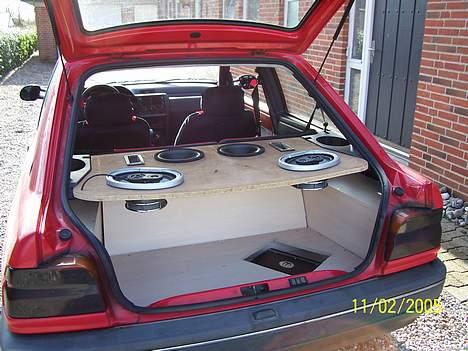 Bilstereo escorten - Bagagerummet uden stof billede 7
