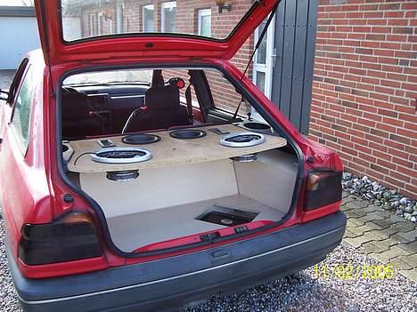 Bilstereo escorten - bagagerummet igen uden stof billede 8