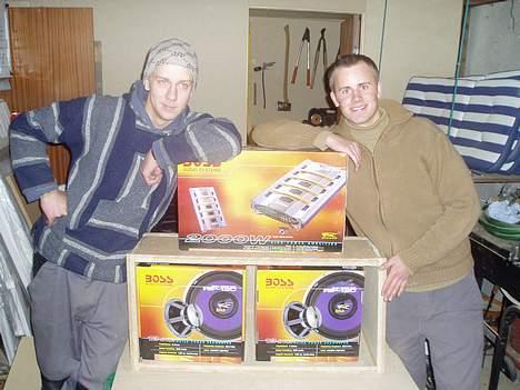 Bilstereo Boss audiosystem i Escort - Min bedste kammerat og jeg stort set færdig med baskassen billede 4