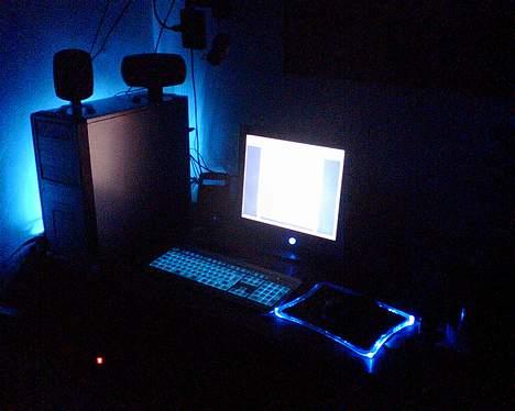 Computeranlæg logitech z680 - blå neon i keyboard musemåtte og comp yes sir billede 1
