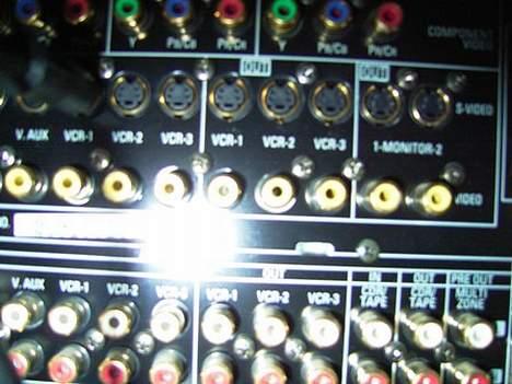 Hjemmebiograf hansi hjemmebio - Lidt dårligt men det giver et indblik hvor mange indgange der er på forstærkeren billede 2