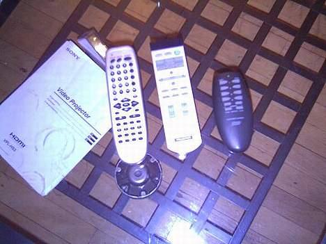 Hjemmebiograf Sony/Dantax/Samsung/Jvc - Den første er til fjernsynet, dvd´en og videoen... =P og den anden er til projektoren.. =D også den sidste er til mit lys.. =) billede 9