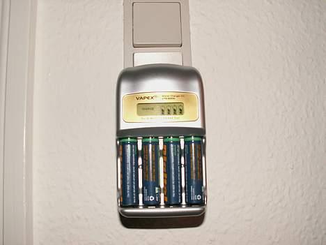 Hjemmebiograf Magnum Discount Bio. - Oplader til batterierne til min trådløse Logitech controller til xboxen. billede 8