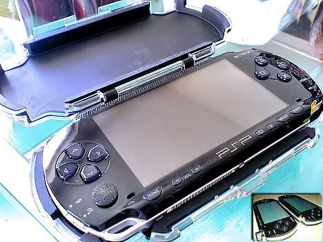 Hjemmebiograf Philips/Sony 1070 6.1 DTS - Sony PSP - Den originale Japanske PSP udgave i Logitech case - Den kan udover at afspille musik/film/spil også bruges som nummer 2 fjernbetjening til Philips LCD TVet :-D via et specielt IR Philips remote PSP program. billede 7