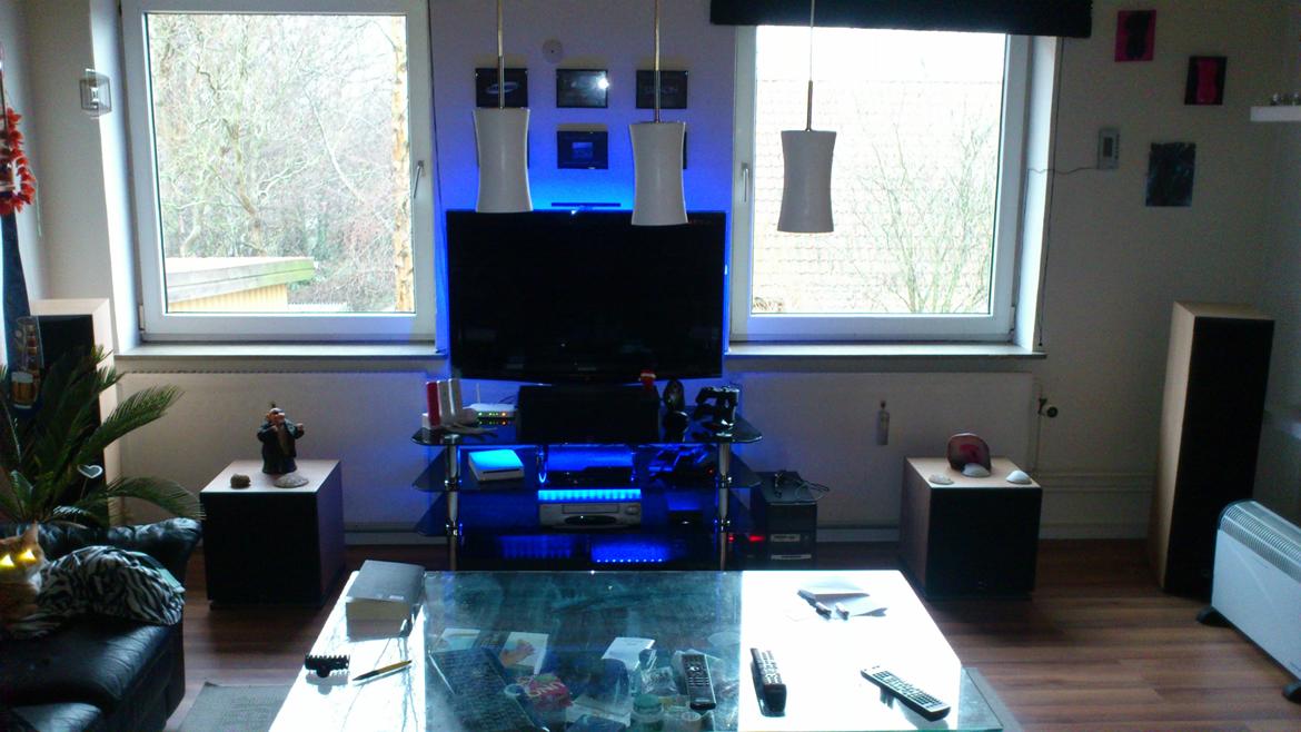 Hjemmebiograf 7.2 Dali & denon setup(gamle setup) - Her med LED lys tændt om dagen billede 1