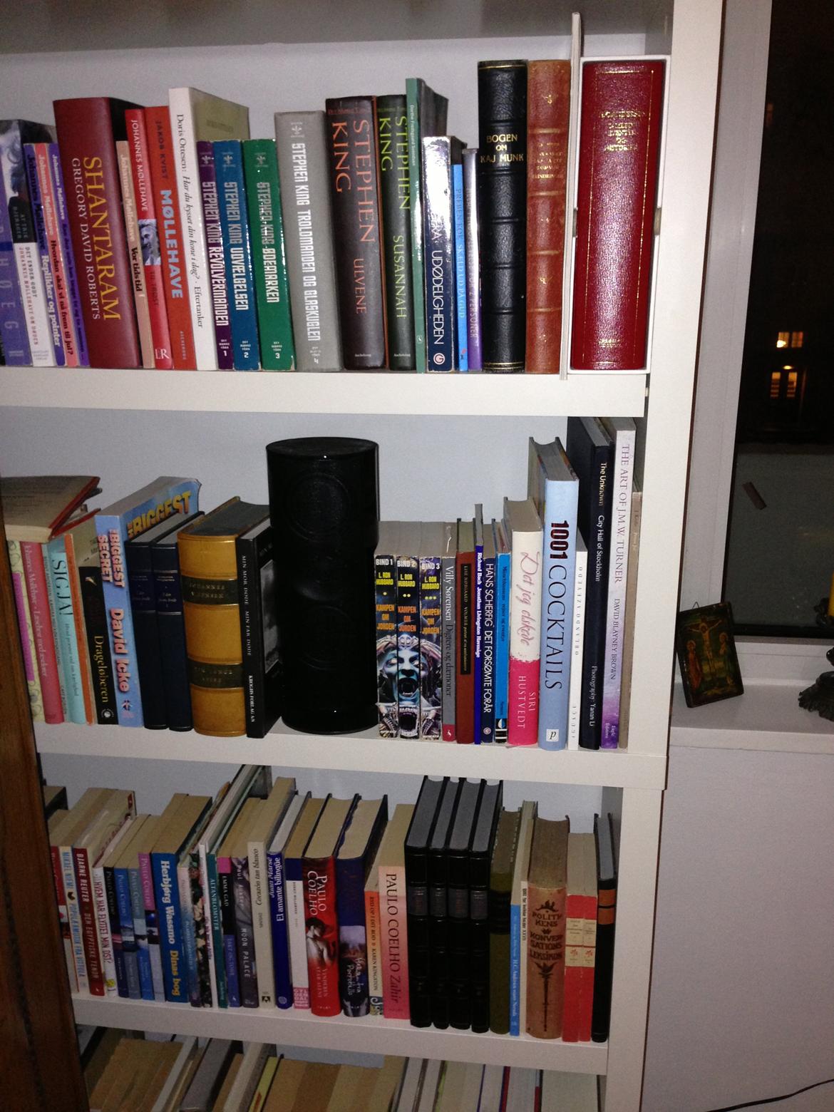 Hjemmebiograf Stor skærm i lille stue :-) - Højre baghøjtaler, "gemt" mellem bøgerne billede 7