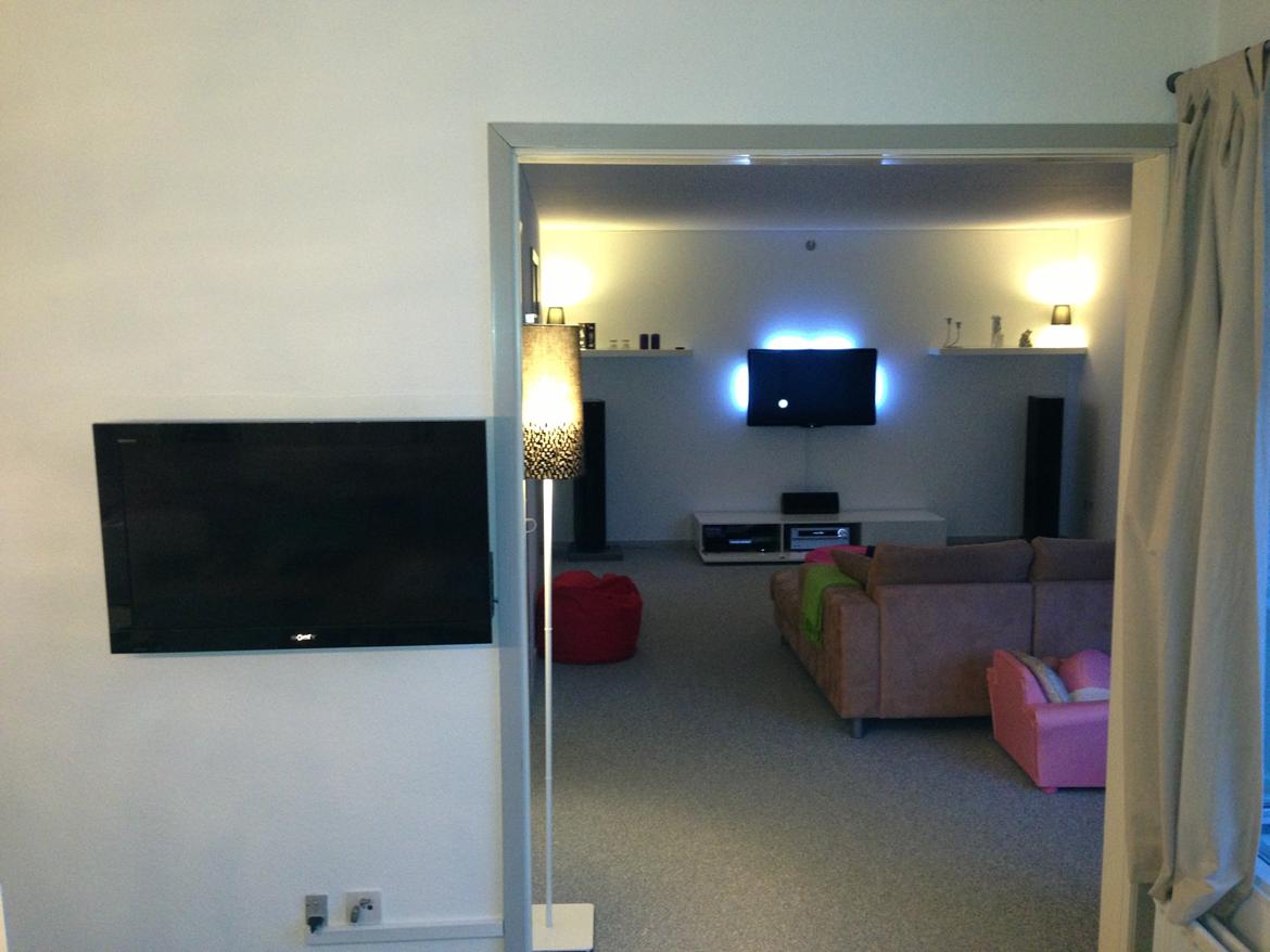 Hjemmebiograf Onkyo/Jamo - Lige et billede af tv´et i spisestuen billede 8