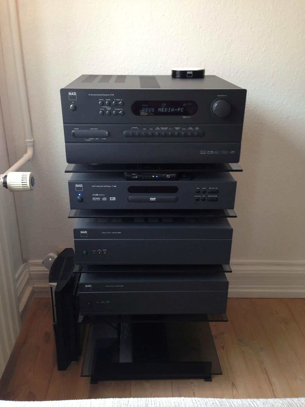 Hjemmebiograf Ren Nad og Dali hjemmebio. - Racket - min 208 THX'er er til rep, derfor den nederste hylde er tom :-S billede 17