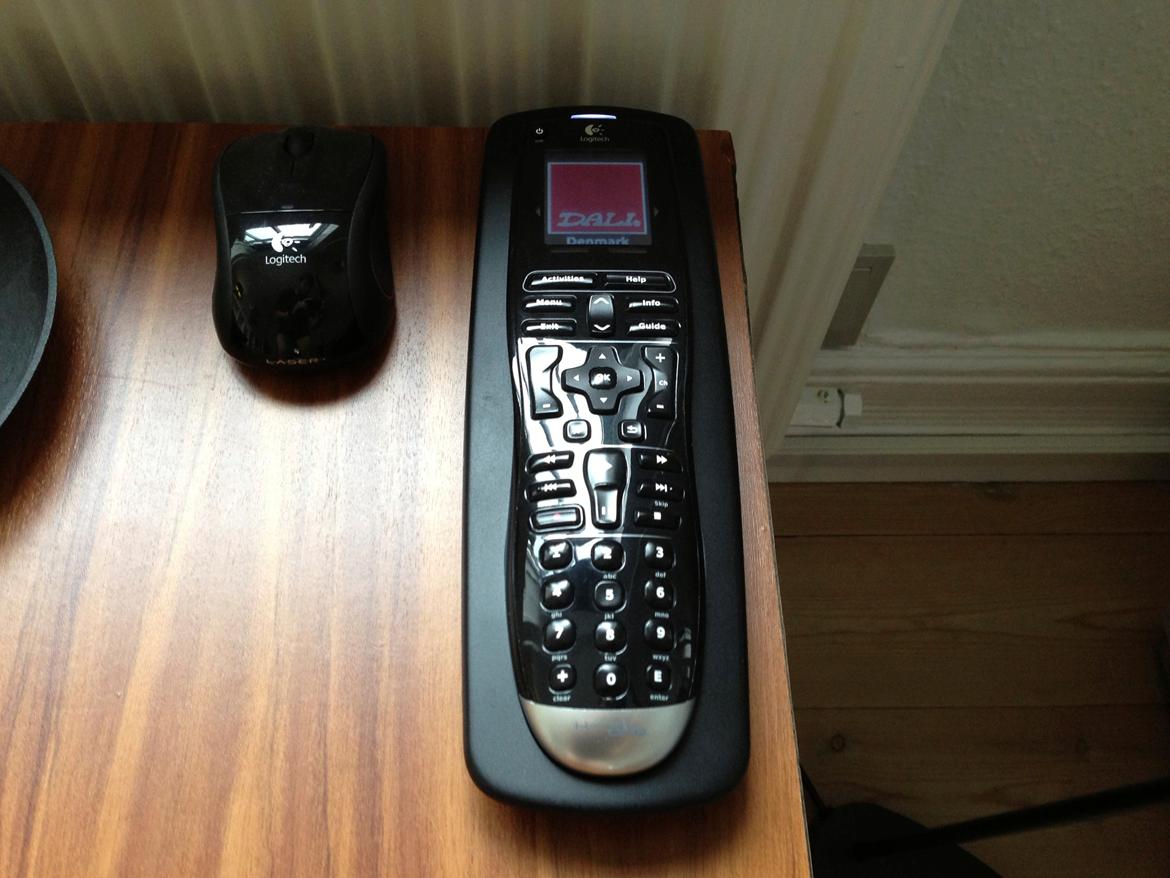 Hjemmebiograf Ren Nad og Dali hjemmebio. - Min DIY 15" CV sub, Logitech mus og Harmony One remote. billede 22