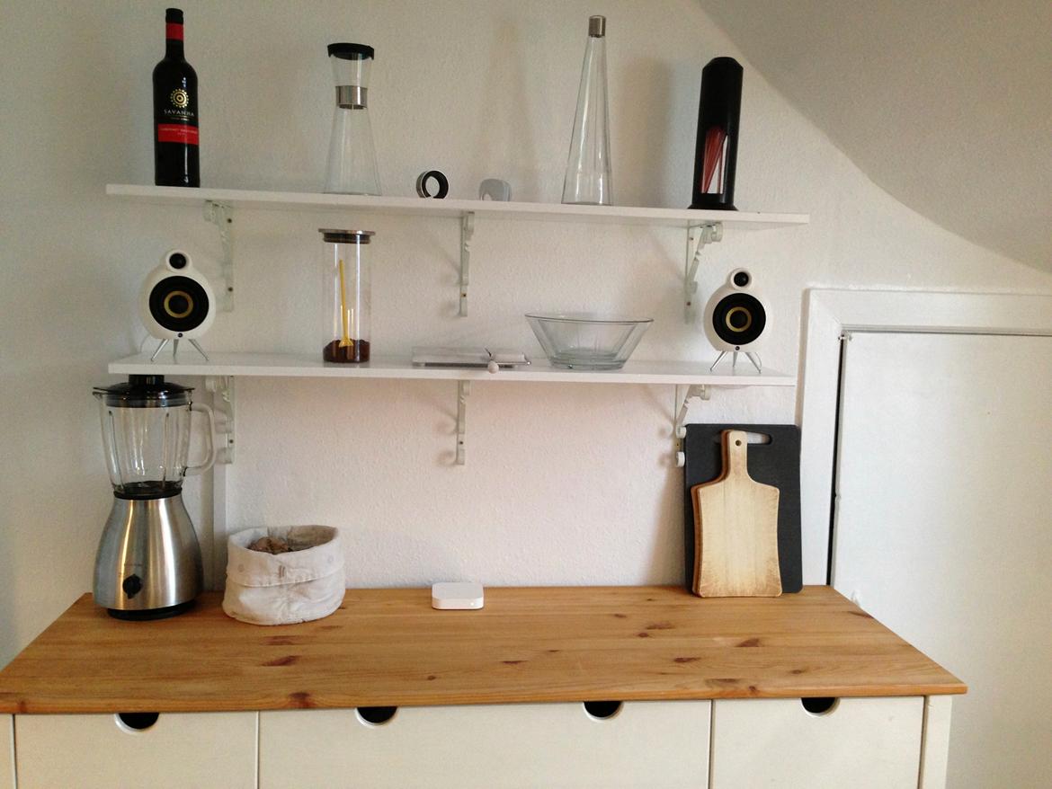 Hjemmebiograf Ren Nad og Dali hjemmebio. - Køkkenanlægget - 2 x Scandyna Micropods, altec lansing sub samt en Airport Express til AirPlay. billede 24