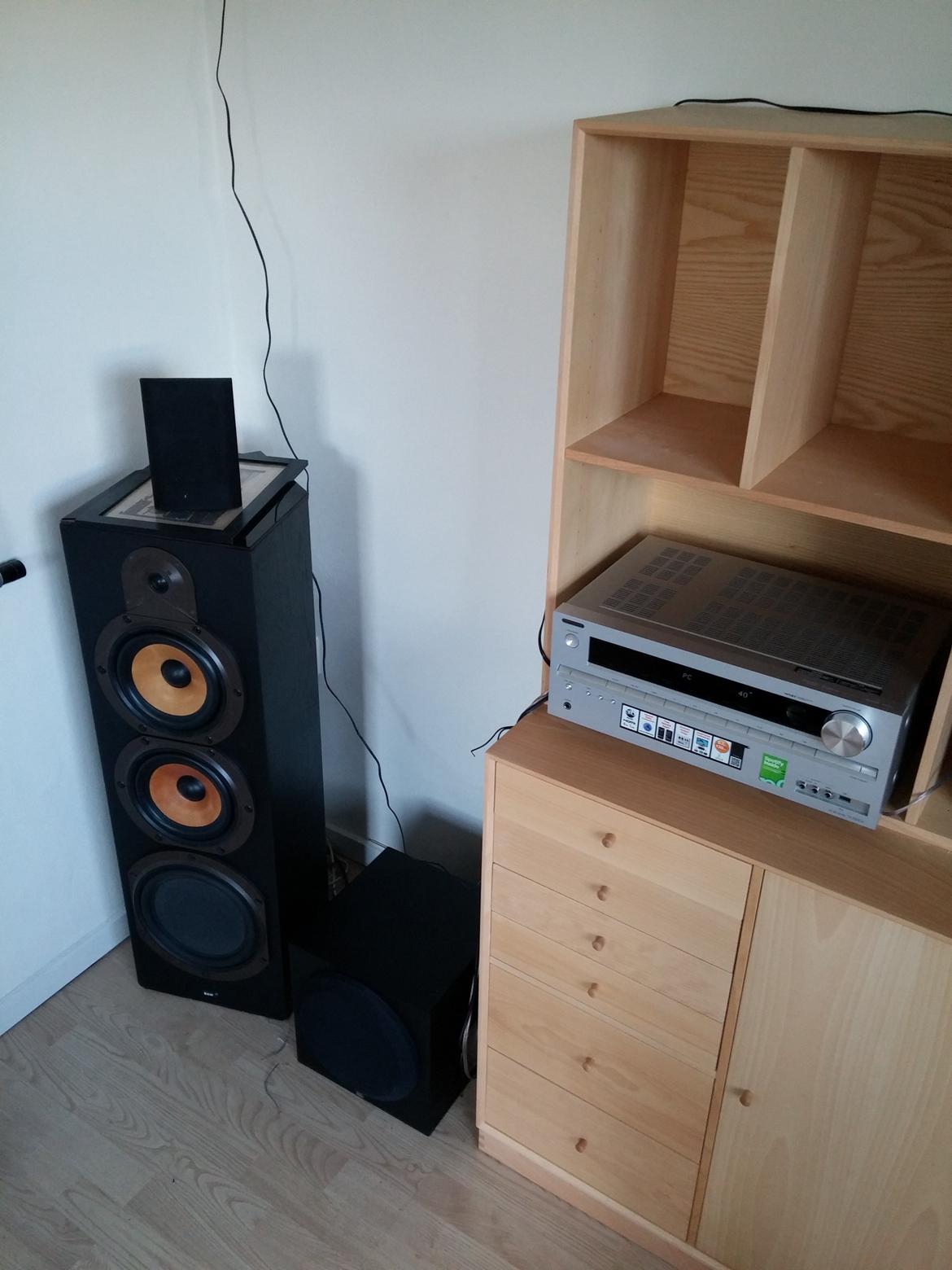 Musikanlæg Setup på værelset billede 14