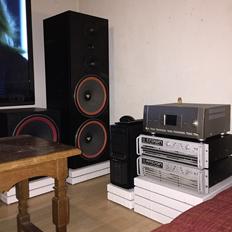 Musikanlæg Cerwin-Vega! I den lille stue