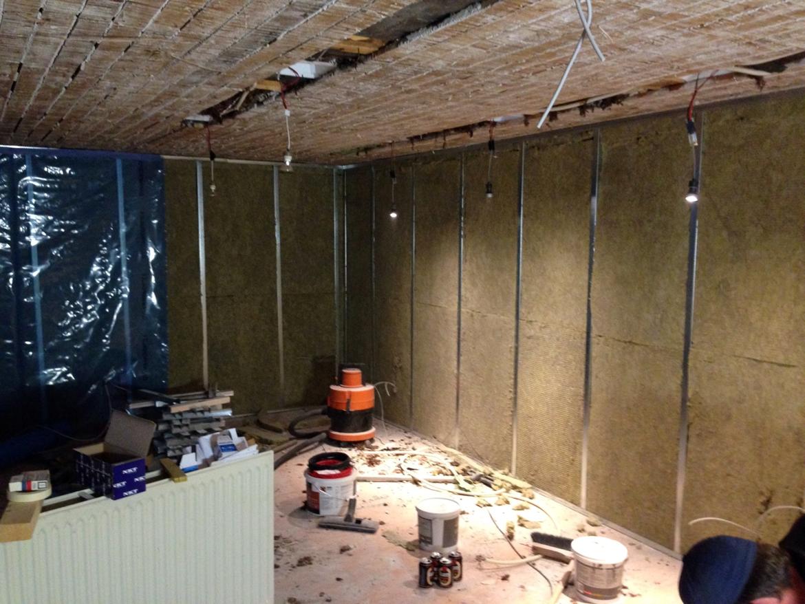 Hjemmebiograf 30 m3 hjemmebio i kælderen (Solgt/ændret) - opsætning af indevægge billede 7