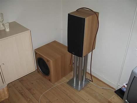 Hjemmebiograf B&W Setup - Her har vi kilden til de dybe toner. Men med en kun 200W integreret forstærker får den problemer ved meget høje lydniveauer. Glæder mig derfor til min B&W ASW 750, med en 1000W Klasse D forstærker. billede 2