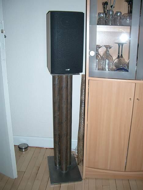 Hjemmebiograf B&W stue - En baghøjtaler billede 4