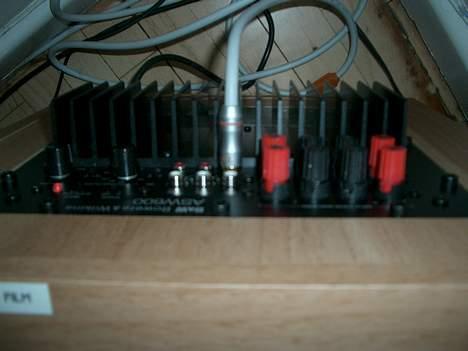 Hjemmebiograf B&W stue - Tara Labs 500UB kablet til subwooferen, beklager billede kvaliteten! billede 10