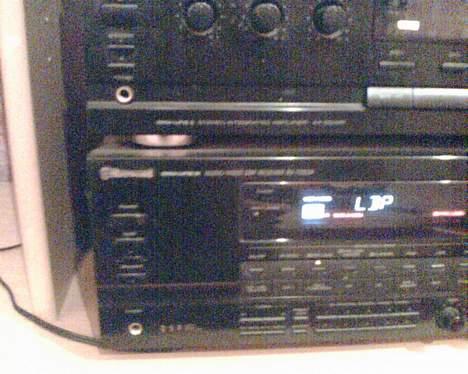 Hjemmebiograf CerwinVega Sherwood Sony - Ja, jeg har også en gammel Sherwood forstærker som jeg bruger til den lidt underdimensioneret Sourround kanal, og den er også sat til så jeg kan spille Quad Stereo. billede 8