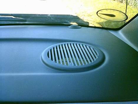 Bilstereo Chrysler Grand Vouager  - MDS Audiophile pro, mellemtoner og diskanter nedfældet i instrumentbord billede 10