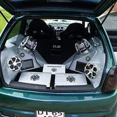 Bilstereo Corsa B "Miss B" anlæg
