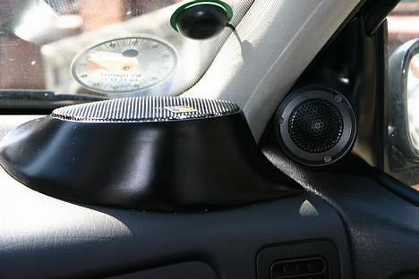 Bilstereo Emhaser polo billede 20
