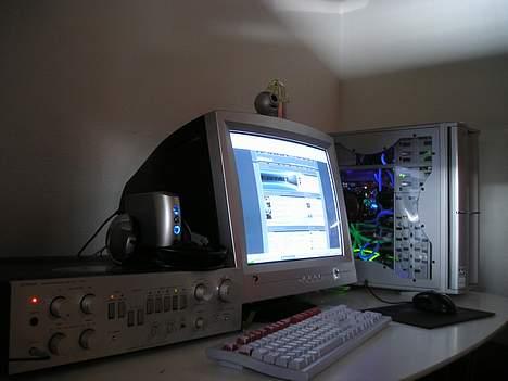 Computeranlæg Mit dejlige anlæg ! :D - Alt sammen på bordet ! ;P billede 2