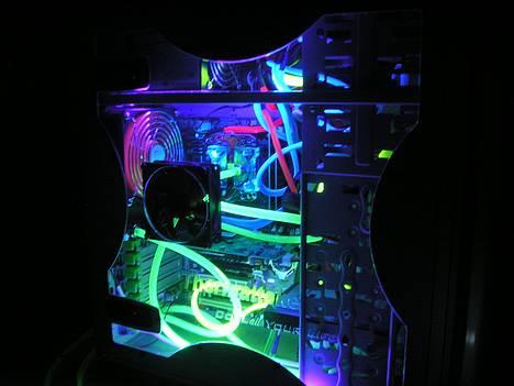 Computeranlæg Mit dejlige anlæg ! :D - Min computer i mørke ! :) billede 14