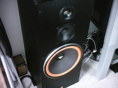 Musikanlæg Minirockeren's anlæg;D - Den ene 1000watts højtaler, med gitteret af, billede 2
