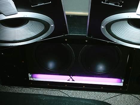 Musikanlæg Minirockeren's anlæg;D - Min subwoofer som kan trække op til 2000watts, plus du kan se lidt af mine 2*500watts højtalere  billede 3