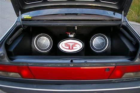 Bilstereo 405 RF - Pioneer - Et billede af det næsten færdige resultat. Mangler finpudsningen og montering af div. neonbelysning. billede 1