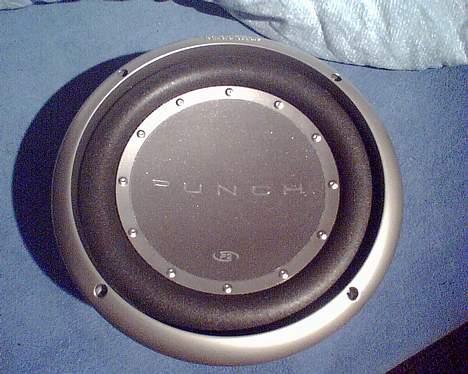 Bilstereo 405 RF - Pioneer - Et billede af den ene subwoofer billede 7