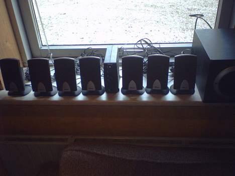 Computeranlæg trust home theatre system - satelitter, forstærker og subwoofer, det hele er der... billede 5