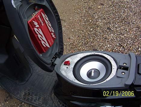 Scooterstereo hot50 anlæg - ja det er det jeg har nu og det som talne i teksten passer til billede 8