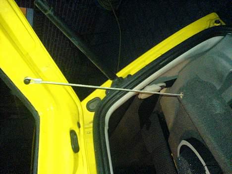 Bilstereo !JBL i Polo'en - udskiftede de gamle stropper med en wire der er plastbelagt billede 3