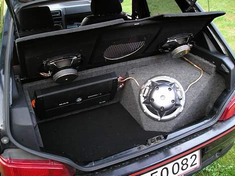 Bilstereo Alien anlæg i 106-Rallye billede 1