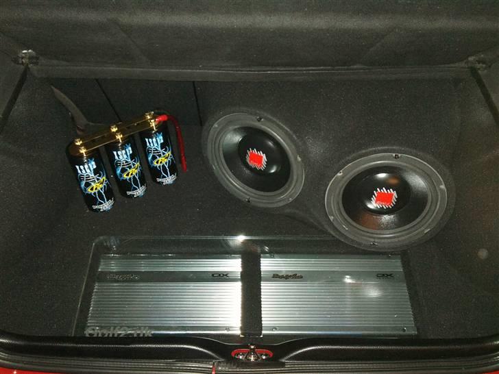 Bilstereo  Golf 2 - Nyt sub kabinet, og sort filt i bagagerummet.. billede 1