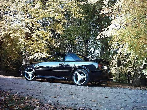 Bilstereo Toyota MR2 Targa - Med 2 sæder og i forvejen begrænset plads efterlader projektet ikke plads til meget bagage, når taget er pillet af. billede 10