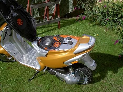 Scooterstereo hifi-scoot - sådan ser den så ud nu, men lyder stadig sindsygt godt. billede 10