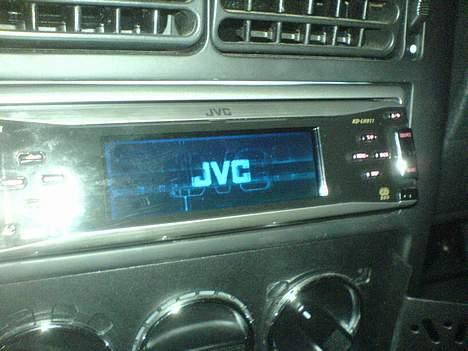 Bilstereo Anlæg med 1400w 10" sub - Flot og stil rent design JVC laver. Og det spiller bare godt. billede 5