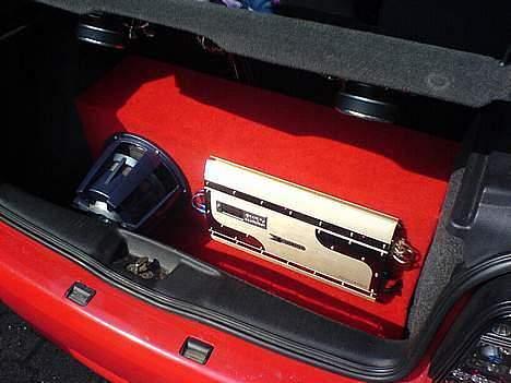 Bilstereo Anlæg med 1400w 10" sub - Billeder af anlægget før der kom glas og kondensator i. billede 8