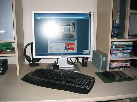 Hjemmebiograf 79" tv - gammelt  - Min nye Samsung SyncMaster 214T 21" Computer skærm med DVi ingang :D  billede 8