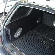Bilstereo anlæg i mazda 323