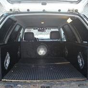 Bilstereo anlæg i mazda 323