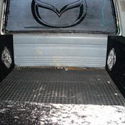 Bilstereo anlæg i mazda 323