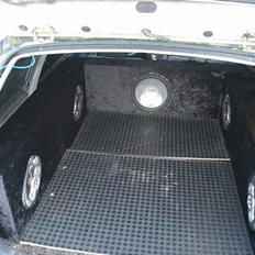 Bilstereo anlæg i mazda 323