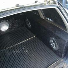 Bilstereo anlæg i mazda 323