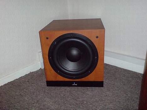 Hjemmebiograf Pioneer og Jamo Cinema - Jamo Sub 1810, placeret i hjørnet ved venstre front billede 4