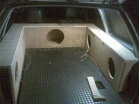 Bilstereo anlæg i mazda 323 billede 8